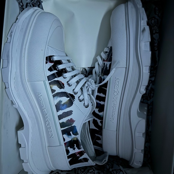 Alexander McQueen Tread Slick Boots - Picture 2 of 5